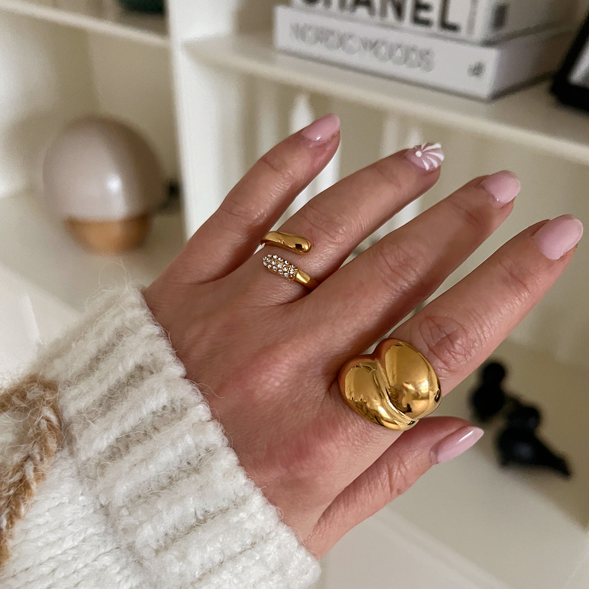 Cardi chunky ring