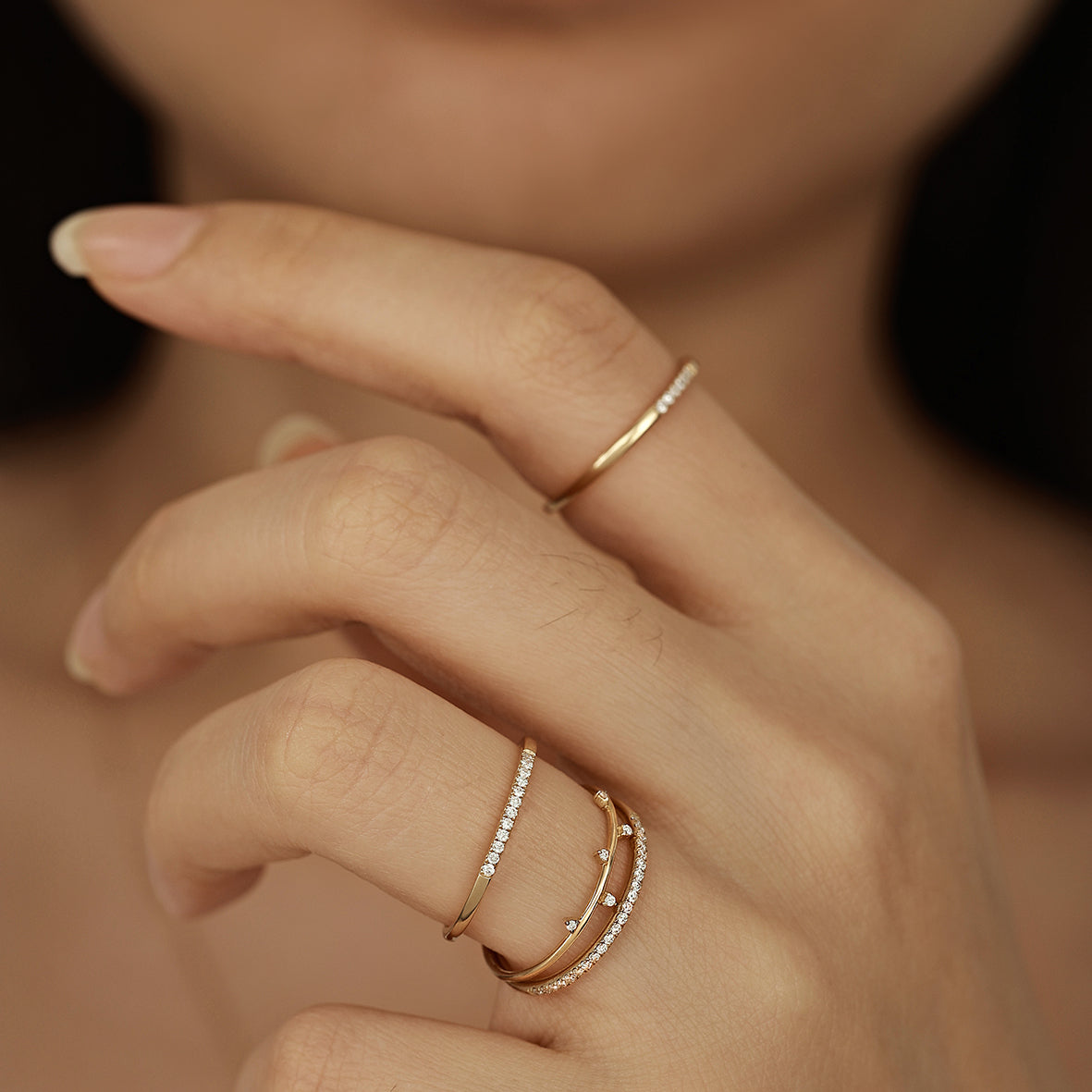 Fine ring i 14 kt guld med diamanter