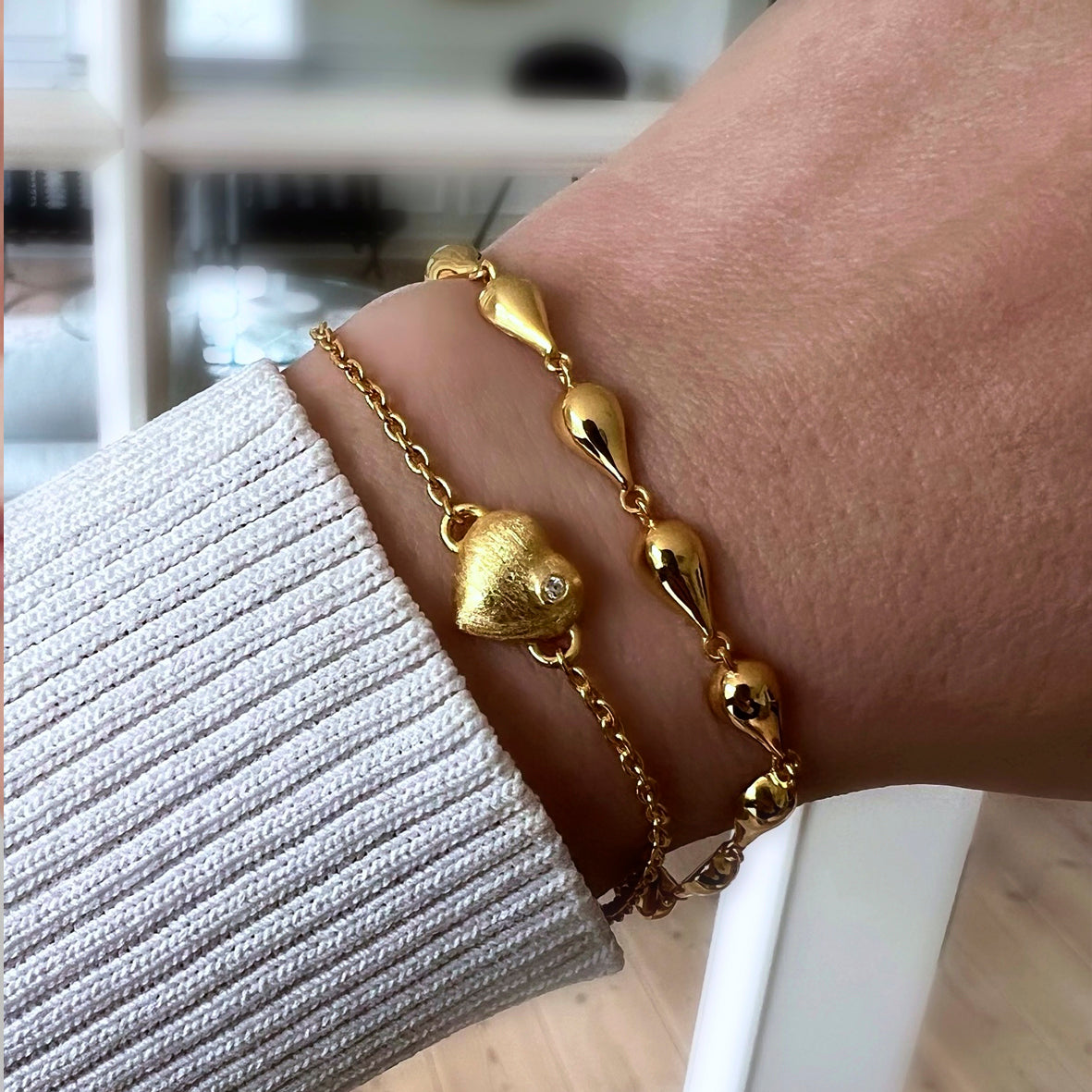 Divine armbånd i 18 karat guldbelagt sølv med hjerte og zirkonia