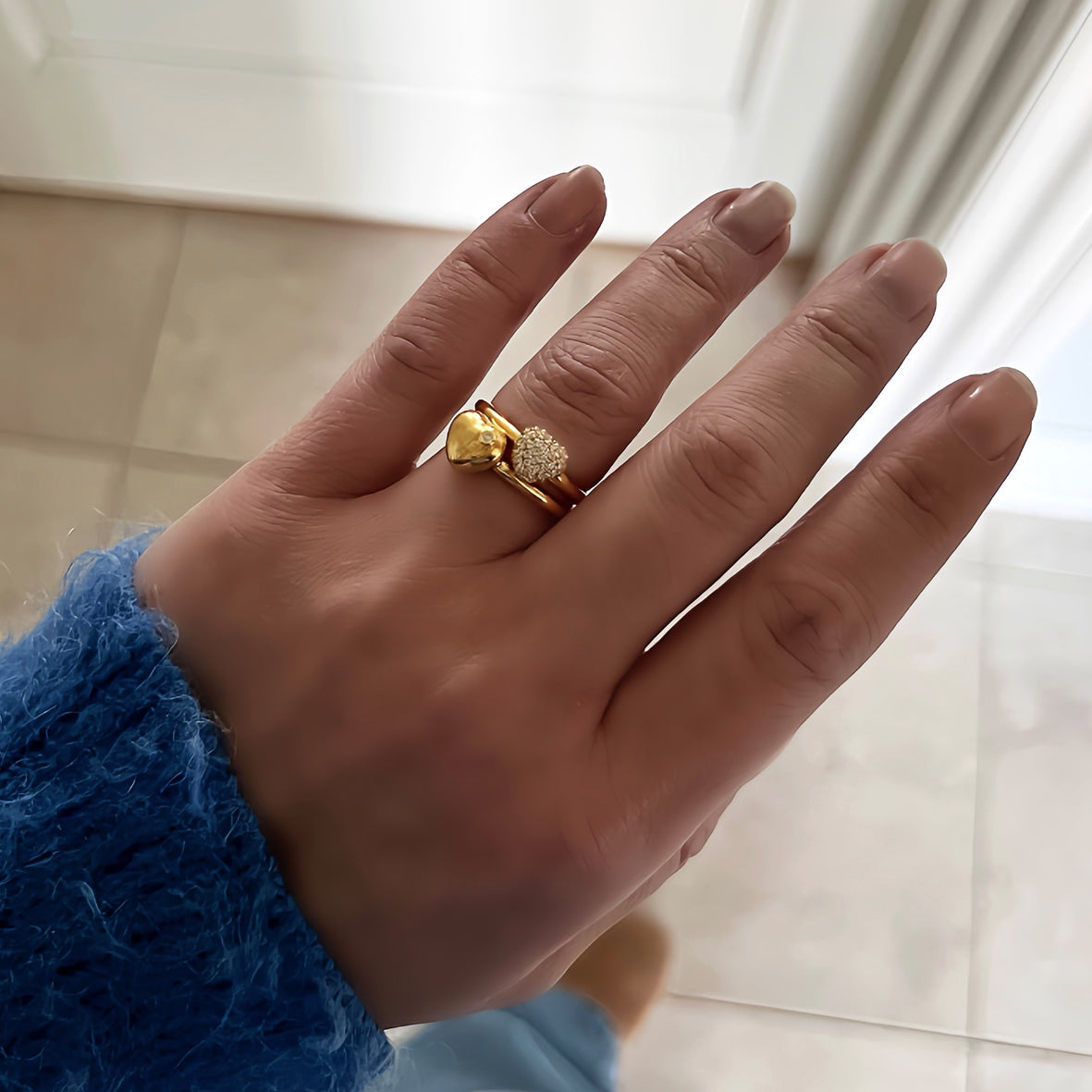 Divine ring i 18 karat guldbelagt sølv med hjerte og flere zirkonia