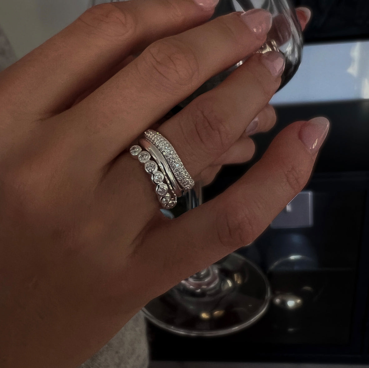 Wave ring i sølv med 9 zirkonia
