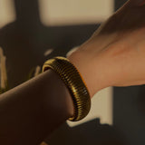 Jaya großer Armreif mit weichen Wellen 