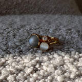Bee ring i 18 karat guldbelagt sølv med hvid og grå månesten