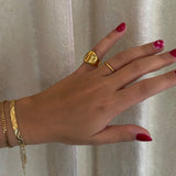 Ophelia signet ring i hamret look