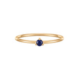 Fine ring i 14 kt guld med Safir
